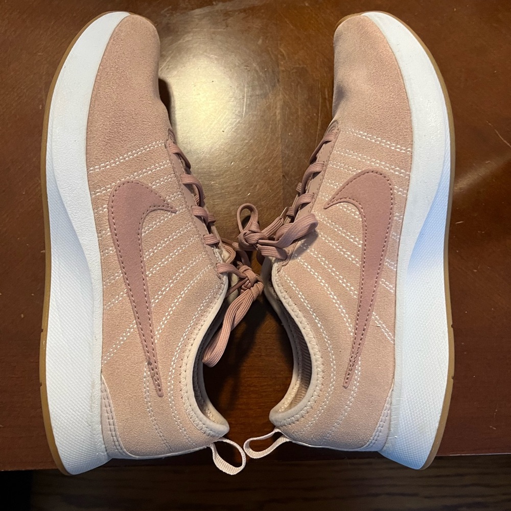 Nike Women’s Size 8 Pink Sneaker